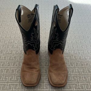 Youth cowboy boots size 5